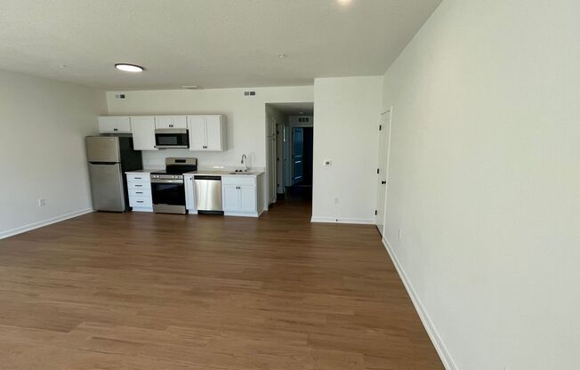 2 beds, 1 bath, 1,025 sqft, $1,600