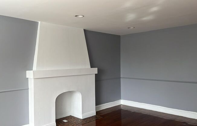 8207 S Ingleside