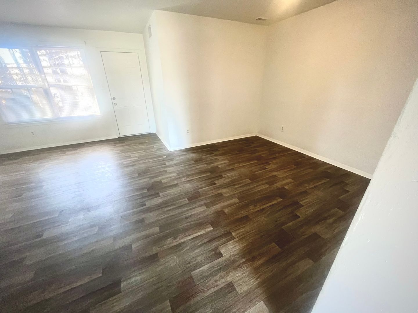 3 beds, 1.5 baths, 1,202 sqft, $1,480, Unit 816