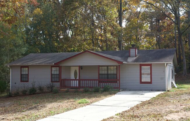 Charming 4-Bedroom 3bath Home with Spacious Backyard in Stockbridge!