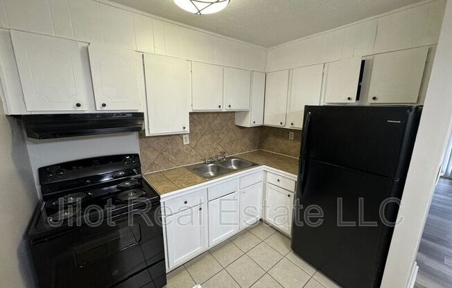 2711 Fairlee Drive Unit C3