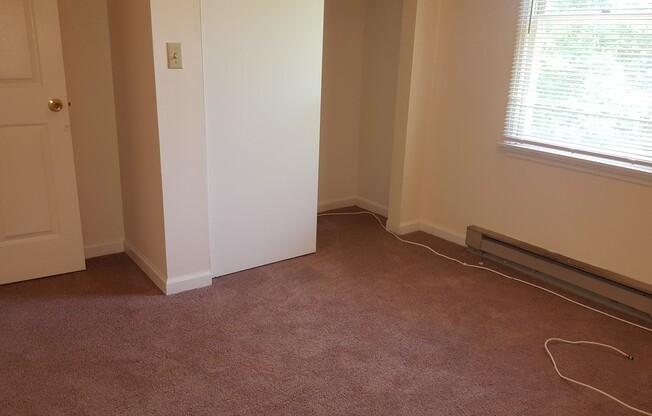 2 beds, 1 bath, $1,199, Unit Apt. 4