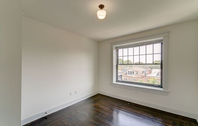 3 beds, 2 baths, 736 sqft, $2,995, Unit 41