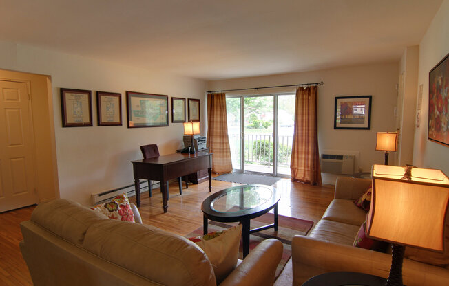 1 bed, 1 bath, 725 sqft, $1,610, Unit 0702