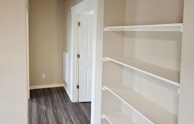 1 bed, 1 bath, 707 sqft, $1,550, Unit 404