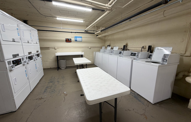 Studio, 1 bath, 450 sqft, $945, Unit 309