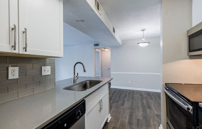 1 bed, 1 bath, 705 sqft, $1,375, Unit 2032