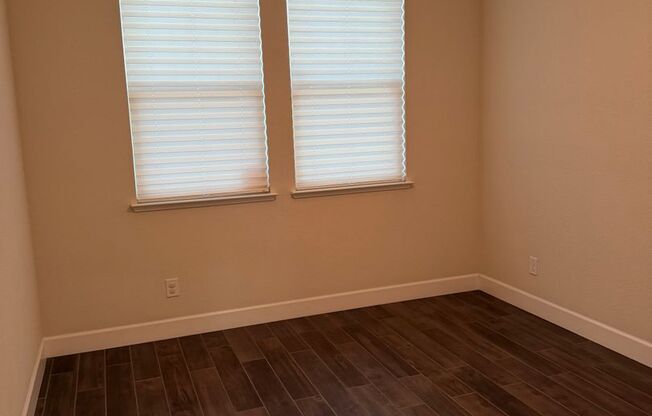 Spacious 4-Bedroom Home in The Oaks at Carmichael