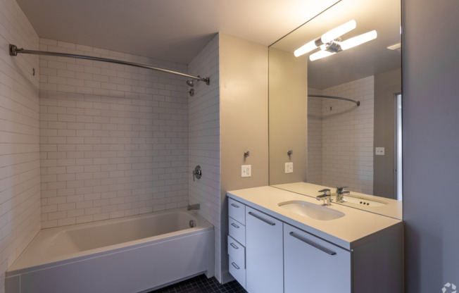 1 bed, 1 bath, 787 sqft, $3,050, Unit 511
