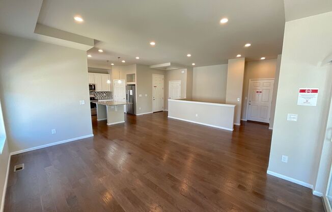 3 beds, 2.5 baths, $2,550