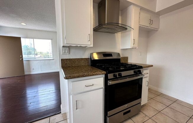 1 bed, 1 bath, 705 sqft, $1,795