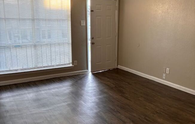 2 beds, 1 bath, 853 sqft, $1,425, Unit 649