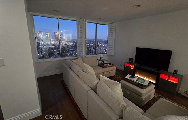 1 bed, 2 baths, 888 sqft, $4,995, Unit 2204