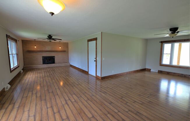 3 beds, 2 baths, $1,595