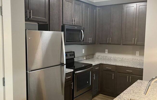 1 bed, 1 bath, 954 sqft, $1,195, Unit U208
