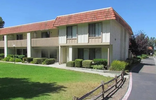 2 Bed / 1 Bath Downstairs Remodeled Condo/Duplex at Tanglewood