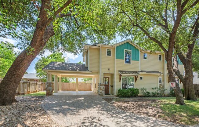 UT PRE-LEASE: Central Austin 6-Bedroom Home with High-End Finishes & Large Fenced Turf Yard