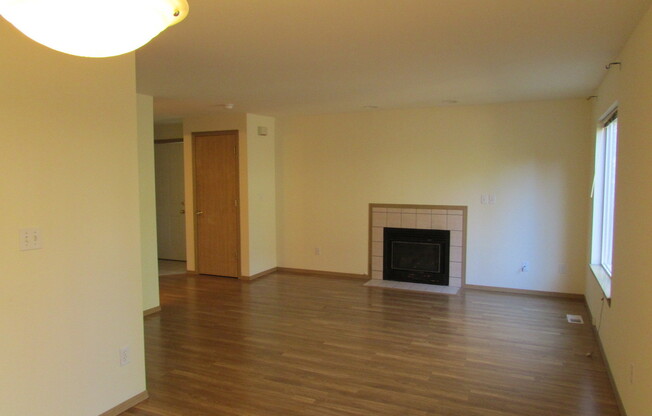 3 beds, 2.5 baths, 1,278 sqft, $2,700, Unit B