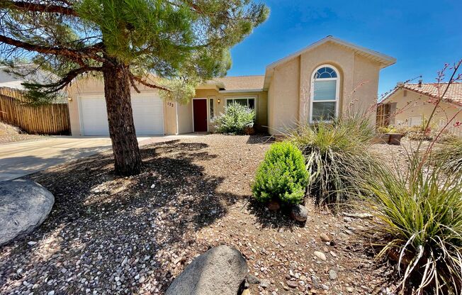 Adorable 3-BR Home in Red Cliffs Area