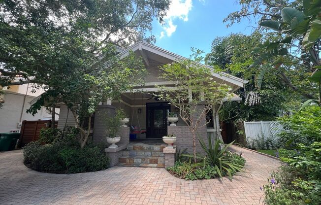 Must see - Stunning 2/2 in very desirable area of Tampa