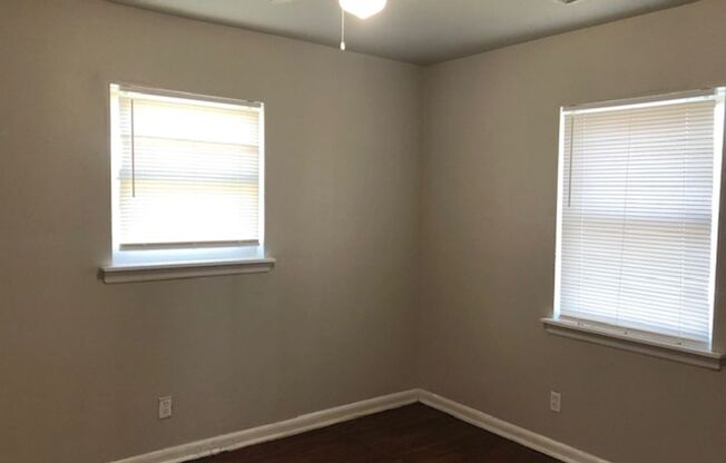 2 Bedroom 1 Bath Home - Recently updated and Minutes to Uptown Charlotte