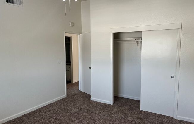 2 beds, 1 bath, 977 sqft, $1,375, Unit 4028