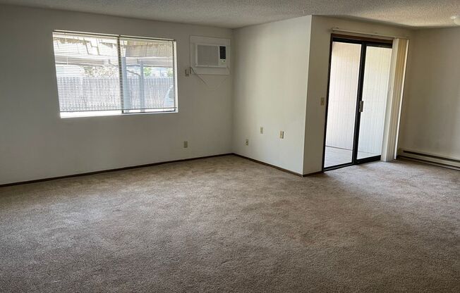 2 beds, 1 bath, 712 sqft, $1,150, Unit 2
