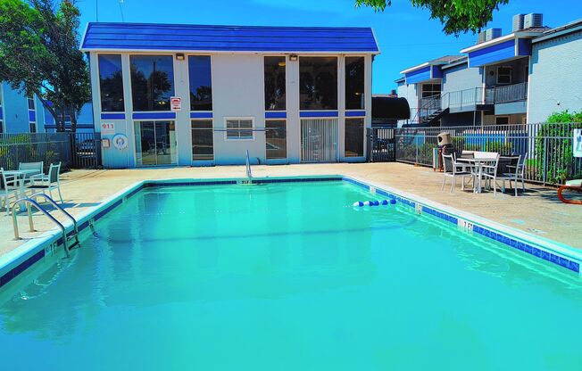 2 beds, 1 bath, 849 sqft, $1,300, Unit 1-250