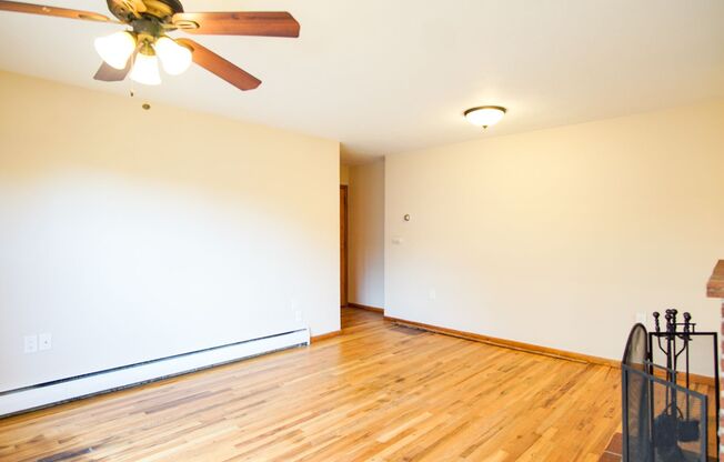 Nob Hill Bright 2nd Floor 1 Bdr w/Hardwoods & Fireplace!