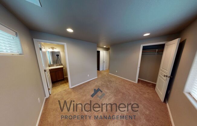 3 beds, 2 baths, 1,064 sqft, $1,695, Unit chin294-1