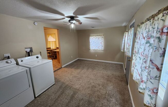 2 beds, 1 bath, $1,095