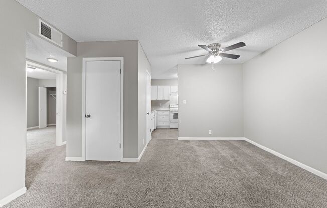 2 beds, 1 bath, 812 sqft, $905, Unit L-5