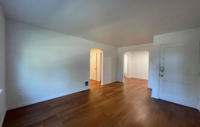 2 beds, 1 bath, 700 sqft, $1,050, Unit 2