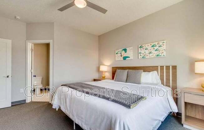 2 beds, 2 baths, 1,010 sqft, $1,560