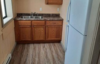 2 beds, 1 bath, $800, Unit 5