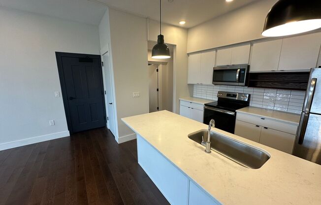 1 bed, 1 bath, 824 sqft, $1,625, Unit 1305- #406