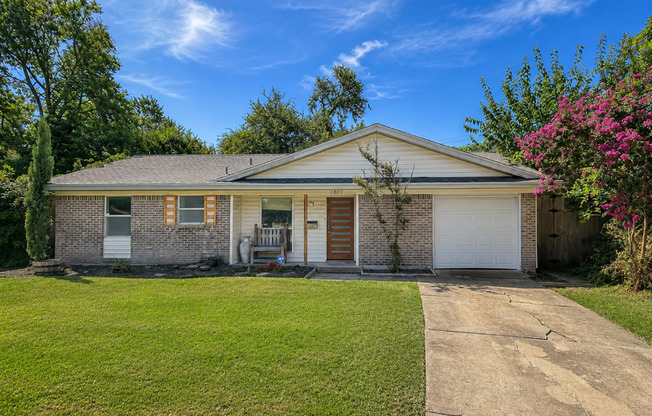 1300 TIMBERLAKE CIR