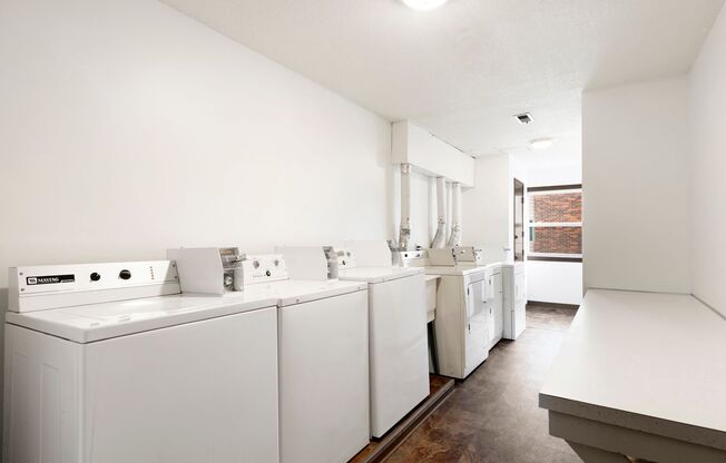 2 beds, 1 bath, 810 sqft, $1,049, Unit 4211-11