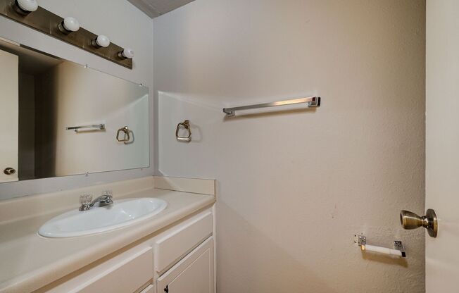 2 beds, 2.5 baths, $950, Unit UNIT 132