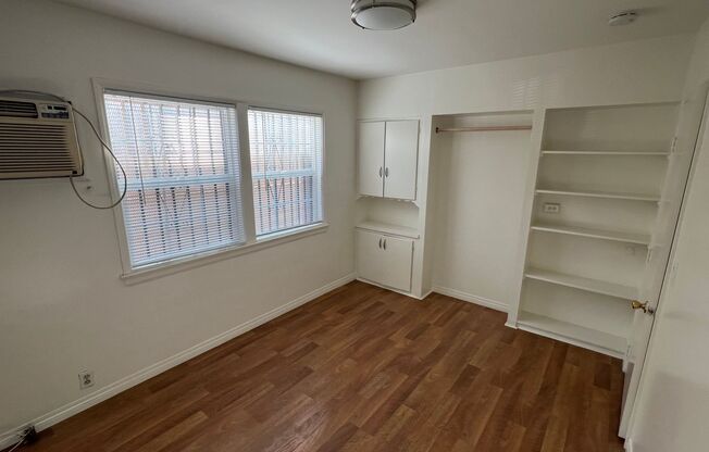 2 beds, 1 bath, 800 sqft, $2,400, Unit 2