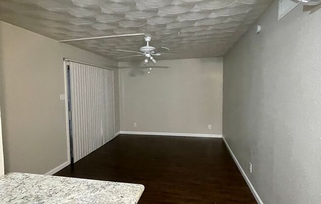 1 bed, 1 bath, 650 sqft, $1,050, Unit 105