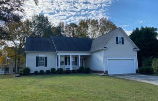 3 Bedroom, 2 Bath Rooms, Single Family Home with deck and large backyard in Charlotte