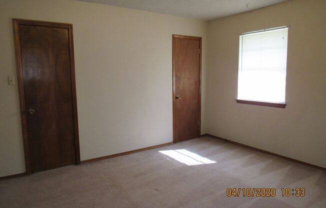 3 beds, 2 baths, $1,125