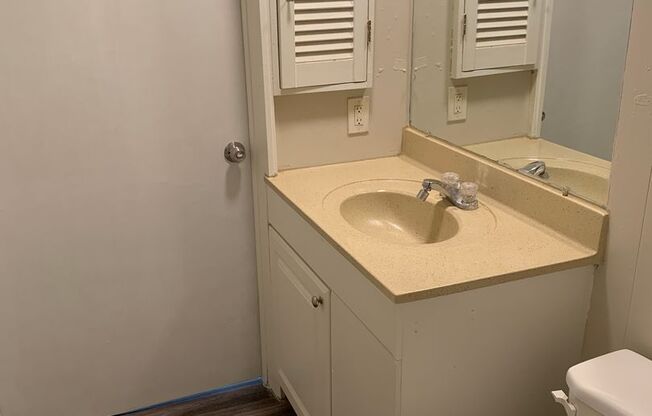 2 beds, 1 bath, 764 sqft, $875, Unit 15B