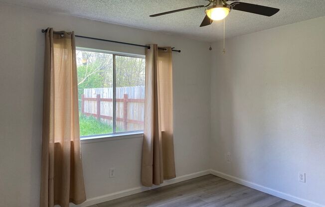 2 beds, 1 bath, 750 sqft, $1,150