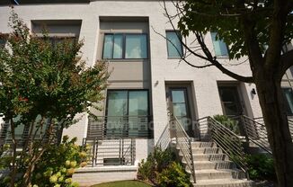 550 N HIGHLAND AVE NE