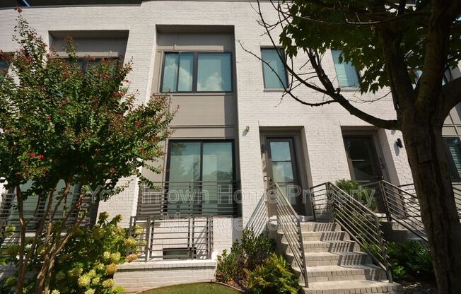 550 N HIGHLAND AVE NE