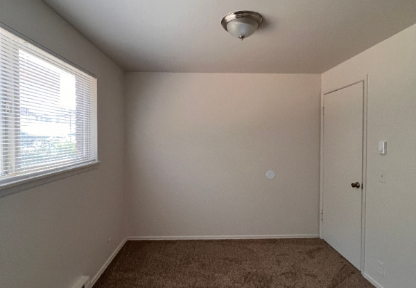 14336 1/2 32 AVE NE