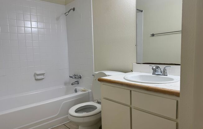 1 bed, 1 bath, 700 sqft, $1,024, Unit LAW9-303