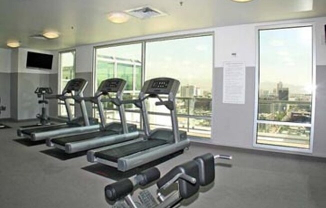 AMAZING VIEWS FROM YOUR 12TH FLOOR BALCONY!!!!